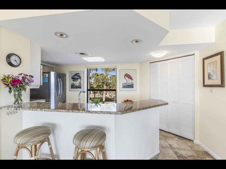 待售: $899,000 (1 贝兹, 1 浴室, 730 平方英尺)