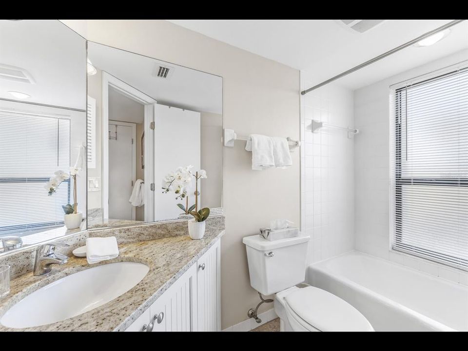 待售: $899,000 (1 贝兹, 1 浴室, 730 平方英尺)