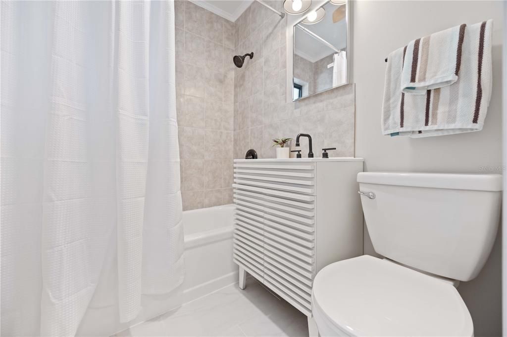 待售: $443,000 (2 贝兹, 2 浴室, 1242 平方英尺)