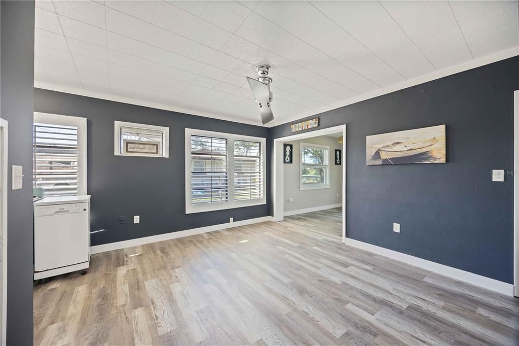 待售: $443,000 (2 贝兹, 2 浴室, 1242 平方英尺)