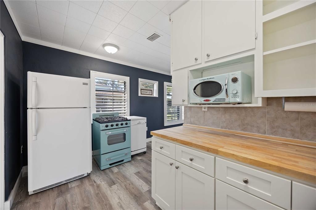 待售: $443,000 (2 贝兹, 2 浴室, 1242 平方英尺)