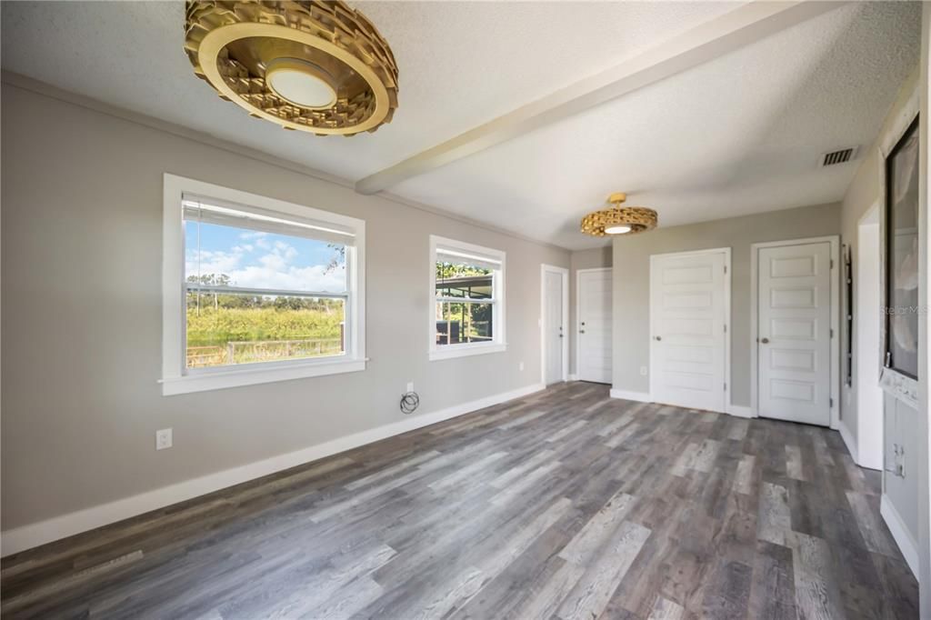 待售: $443,000 (2 贝兹, 2 浴室, 1242 平方英尺)