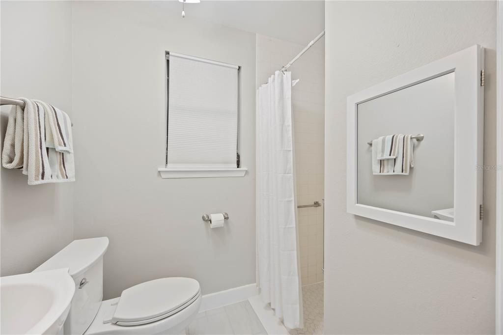 待售: $443,000 (2 贝兹, 2 浴室, 1242 平方英尺)