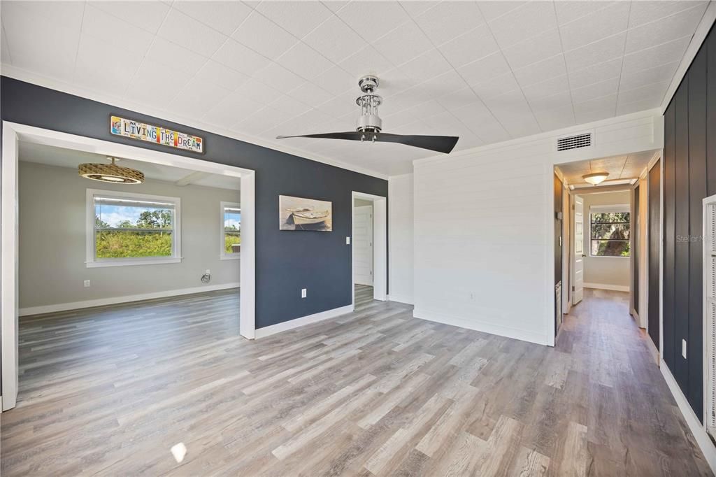 待售: $443,000 (2 贝兹, 2 浴室, 1242 平方英尺)