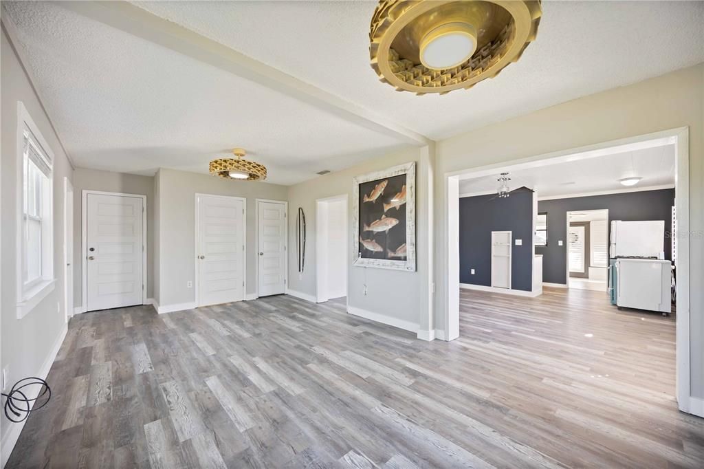 待售: $443,000 (2 贝兹, 2 浴室, 1242 平方英尺)