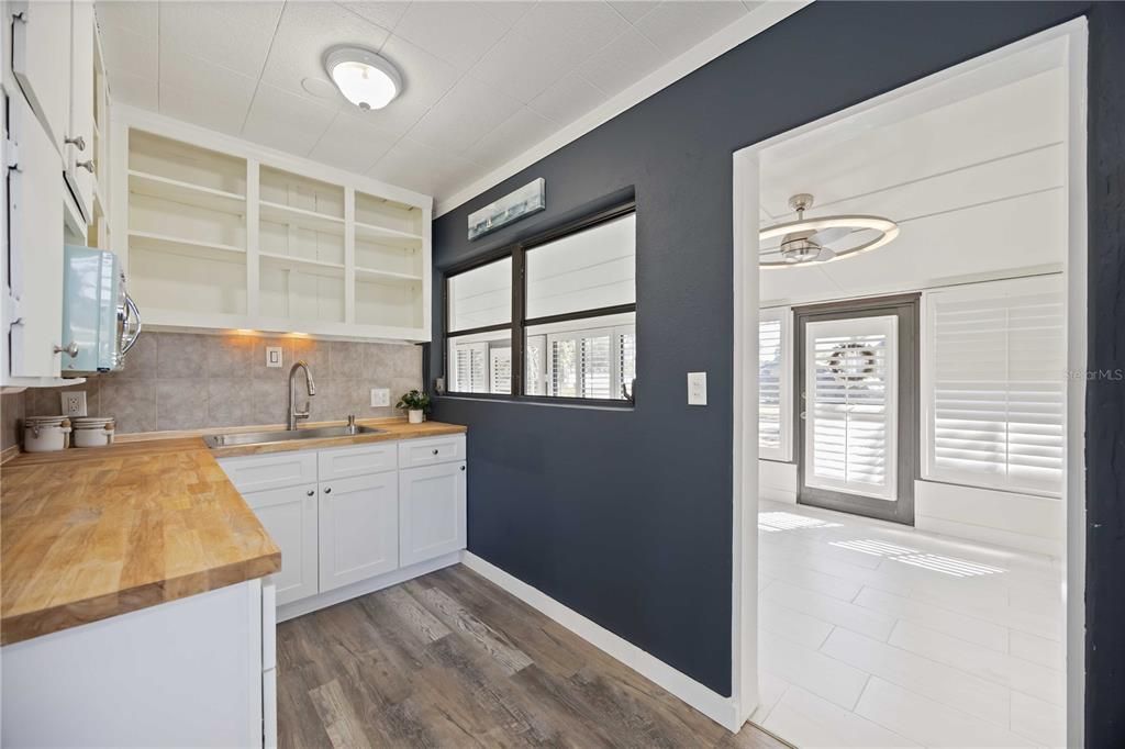 待售: $443,000 (2 贝兹, 2 浴室, 1242 平方英尺)