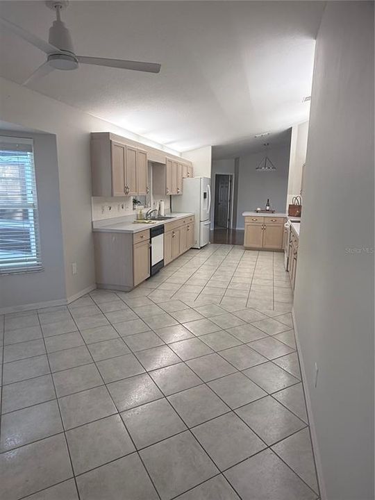 В аренду: $2,200 (2 спален, 2 ванн, 1735 Квадратных фут)