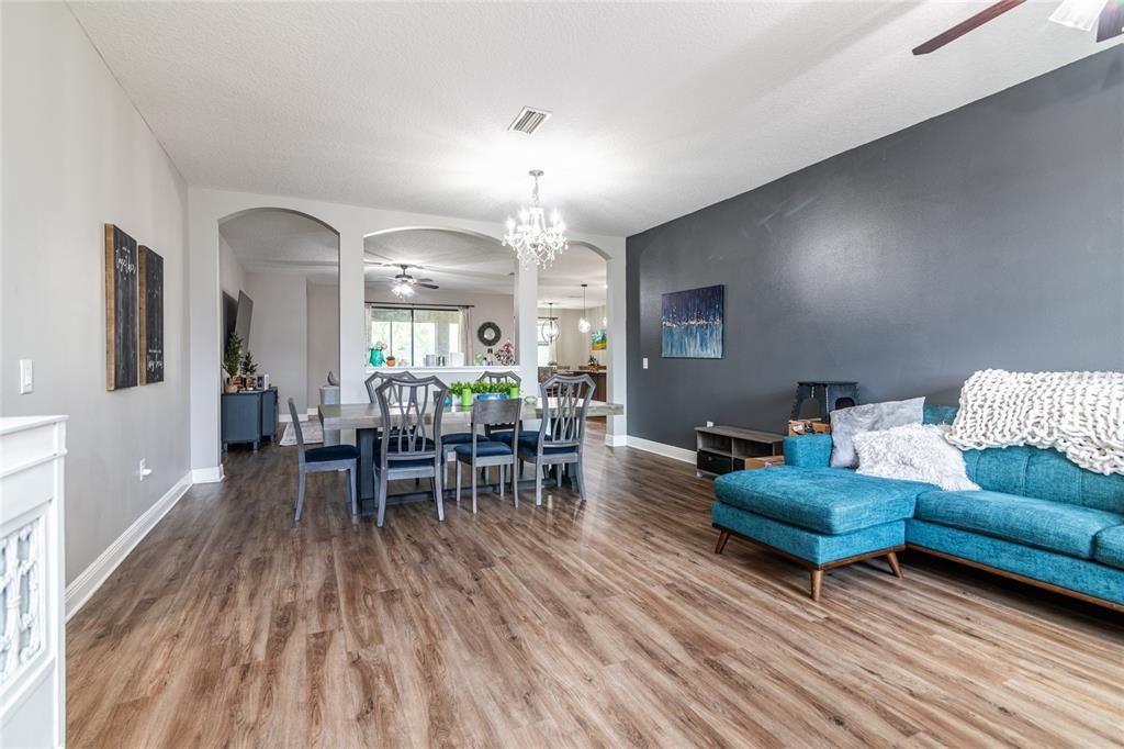 Activo con contrato: $470,000 (5 camas, 3 baños, 2627 Pies cuadrados)