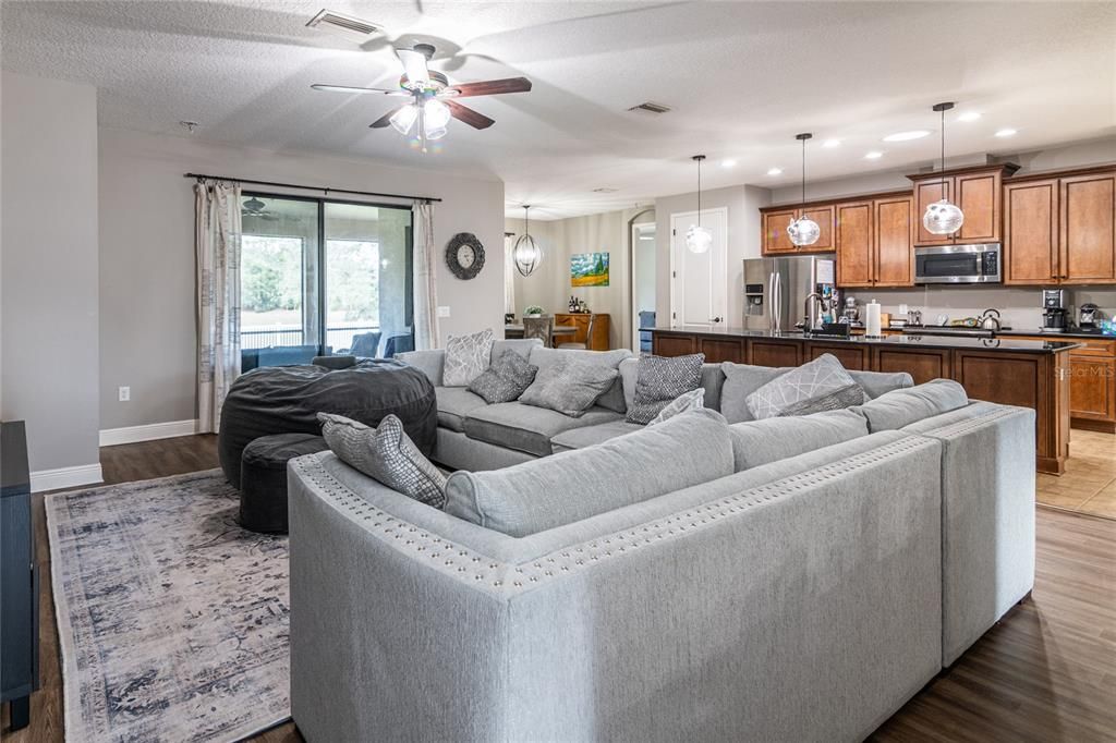 Activo con contrato: $470,000 (5 camas, 3 baños, 2627 Pies cuadrados)