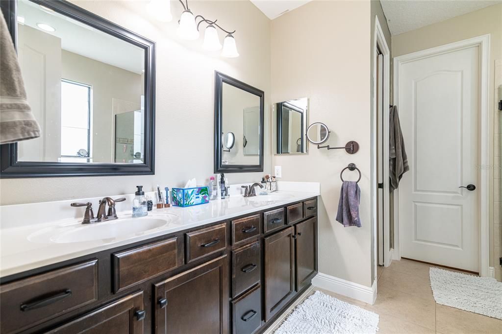 Activo con contrato: $470,000 (5 camas, 3 baños, 2627 Pies cuadrados)