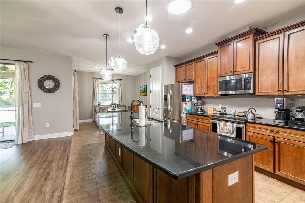 Activo con contrato: $470,000 (5 camas, 3 baños, 2627 Pies cuadrados)