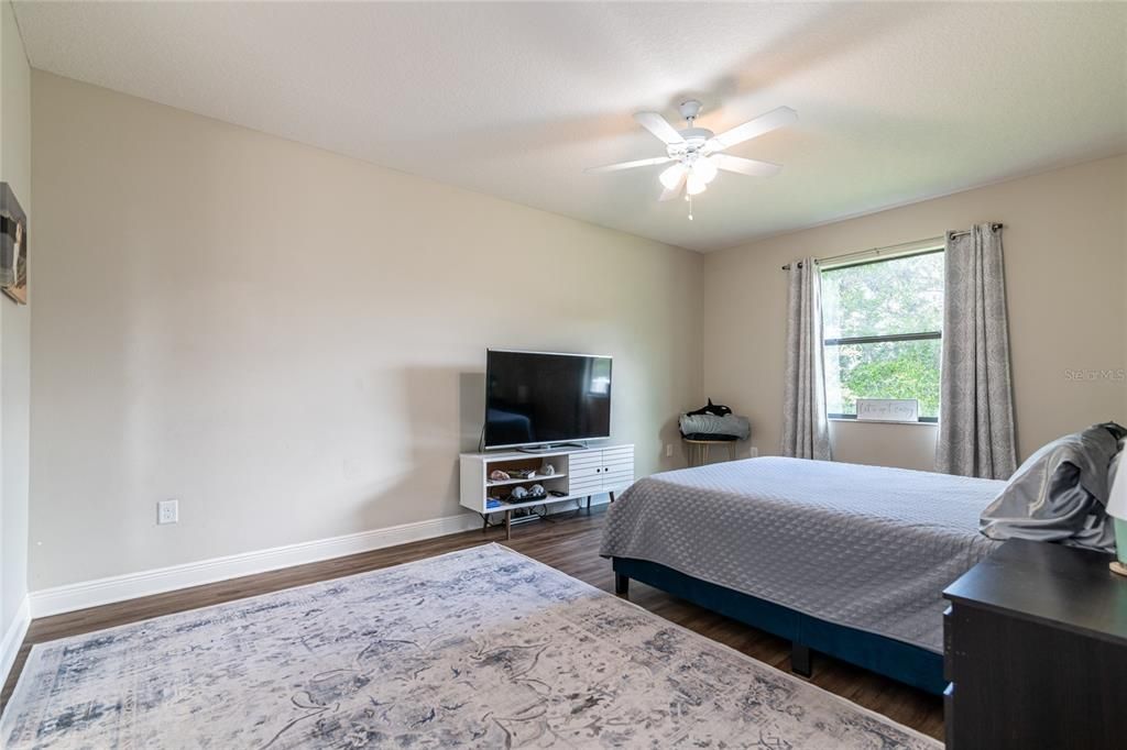 Activo con contrato: $470,000 (5 camas, 3 baños, 2627 Pies cuadrados)