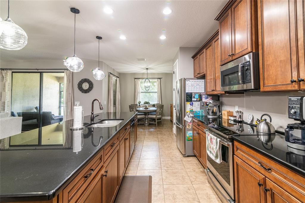 Activo con contrato: $470,000 (5 camas, 3 baños, 2627 Pies cuadrados)