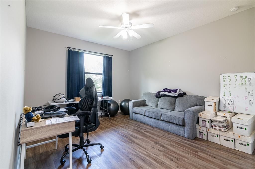 Activo con contrato: $470,000 (5 camas, 3 baños, 2627 Pies cuadrados)