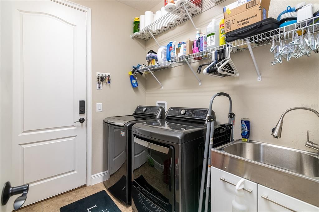 Activo con contrato: $470,000 (5 camas, 3 baños, 2627 Pies cuadrados)