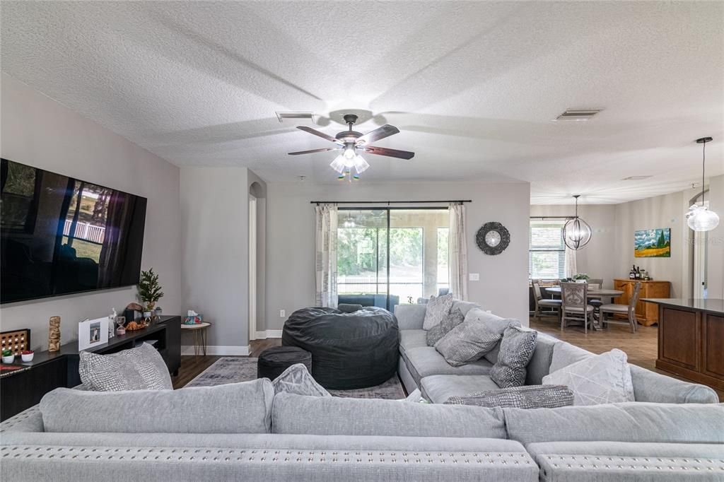 Activo con contrato: $470,000 (5 camas, 3 baños, 2627 Pies cuadrados)