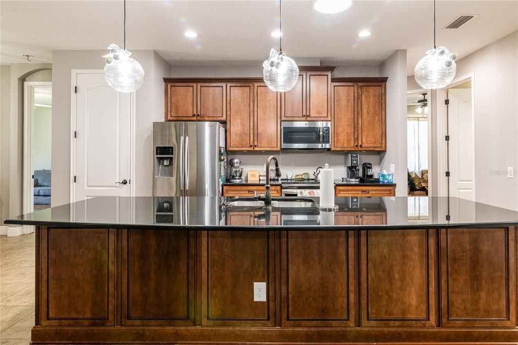 Activo con contrato: $470,000 (5 camas, 3 baños, 2627 Pies cuadrados)