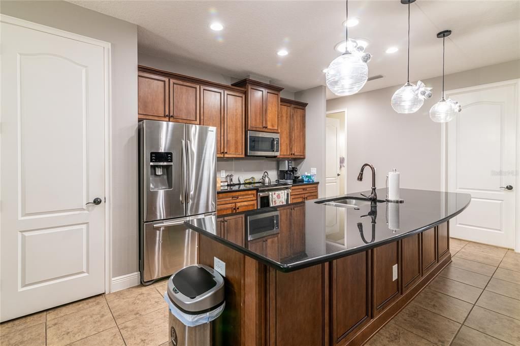 Activo con contrato: $470,000 (5 camas, 3 baños, 2627 Pies cuadrados)