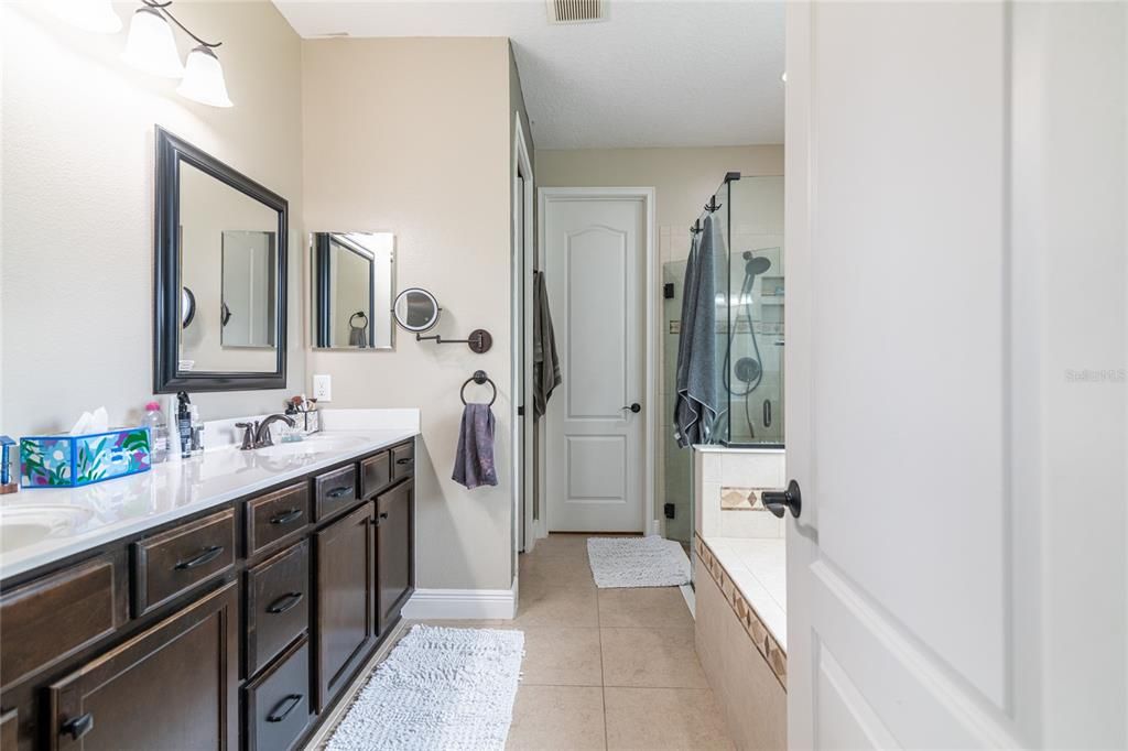 Activo con contrato: $470,000 (5 camas, 3 baños, 2627 Pies cuadrados)