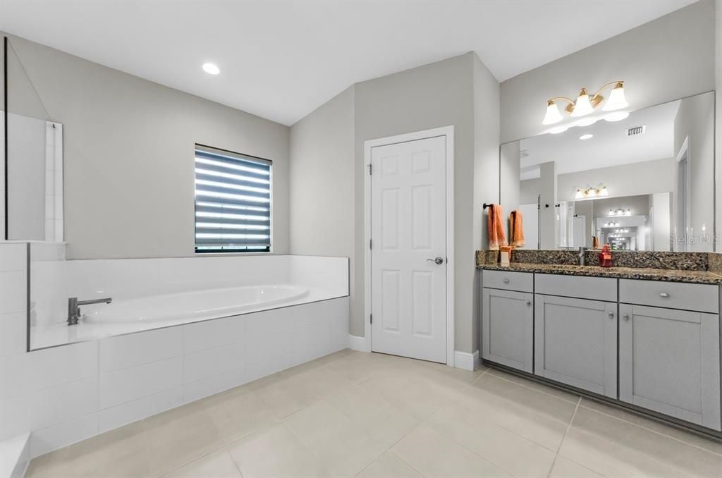 For Sale: $895,000 (5 beds, 4 baths, 3546 Square Feet)