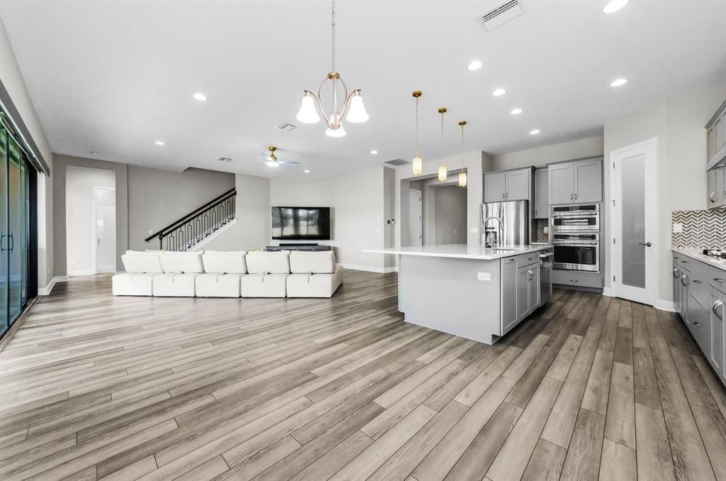 For Sale: $895,000 (5 beds, 4 baths, 3546 Square Feet)