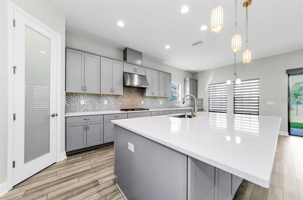 For Sale: $895,000 (5 beds, 4 baths, 3546 Square Feet)