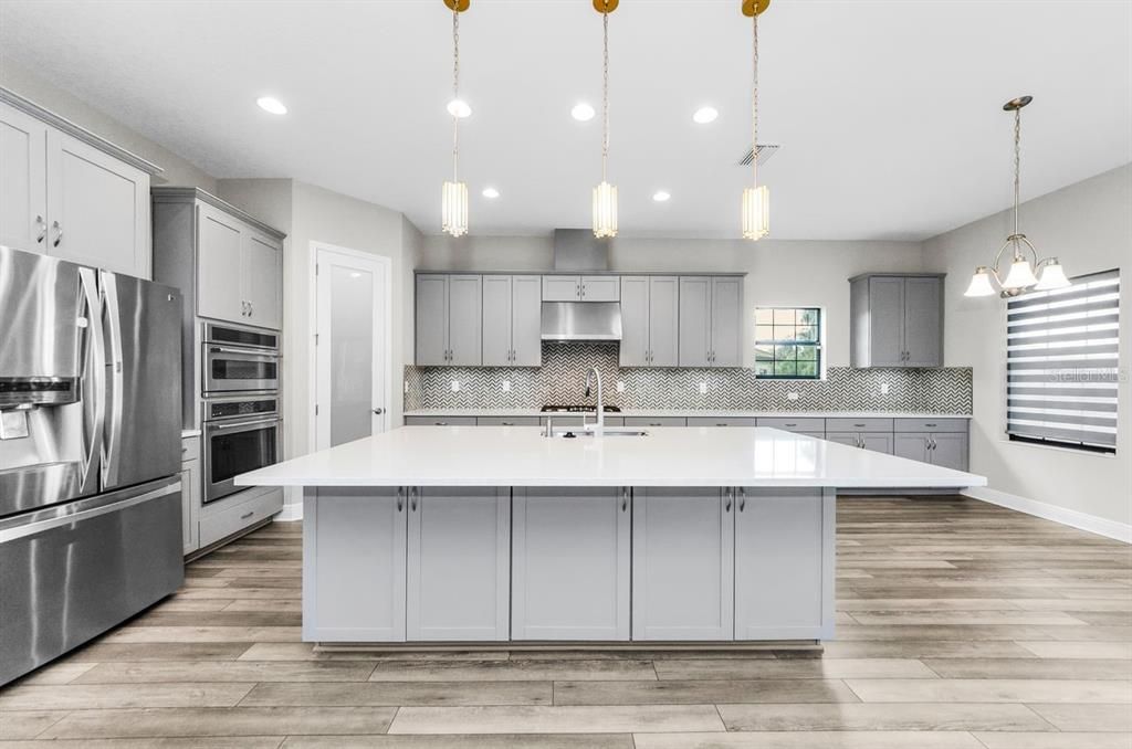 For Sale: $895,000 (5 beds, 4 baths, 3546 Square Feet)