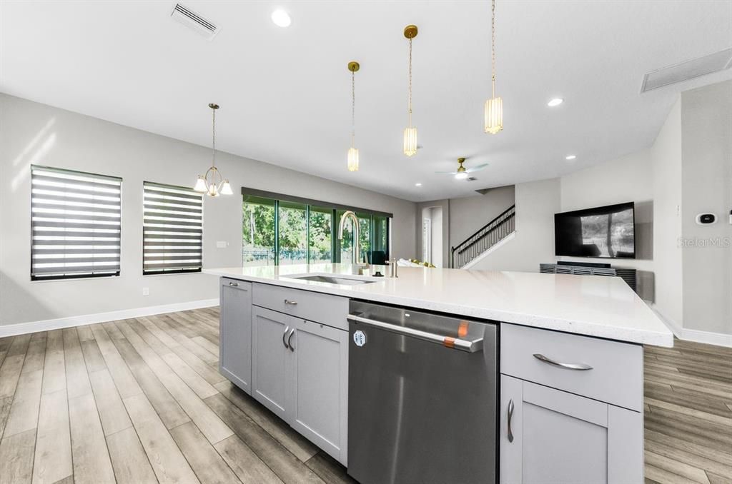 For Sale: $895,000 (5 beds, 4 baths, 3546 Square Feet)