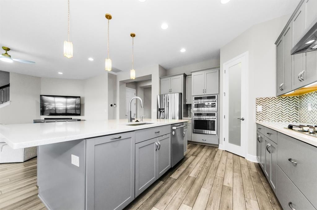 For Sale: $895,000 (5 beds, 4 baths, 3546 Square Feet)