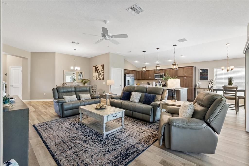 待售: $599,000 (3 贝兹, 2 浴室, 1950 平方英尺)