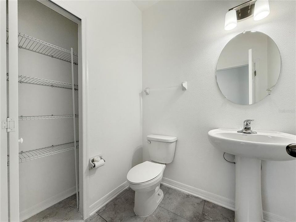 En Renta: $2,100 (3 camas, 2 baños, 2200 Pies cuadrados)