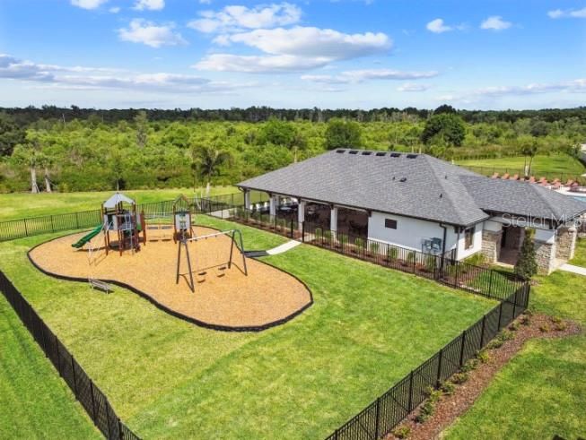 En Renta: $2,100 (3 camas, 2 baños, 2200 Pies cuadrados)