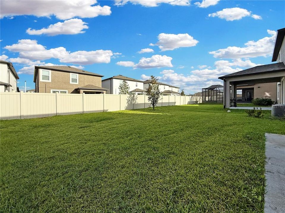 En Renta: $2,100 (3 camas, 2 baños, 2200 Pies cuadrados)