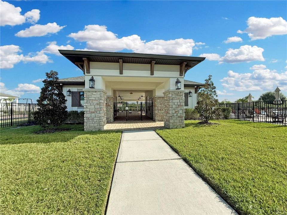 En Renta: $2,100 (3 camas, 2 baños, 2200 Pies cuadrados)