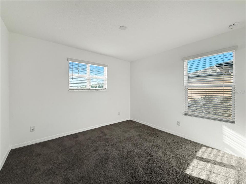 En Renta: $2,100 (3 camas, 2 baños, 2200 Pies cuadrados)