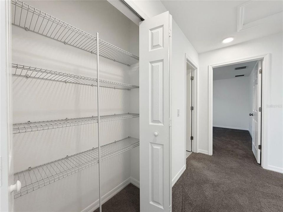 En Renta: $2,100 (3 camas, 2 baños, 2200 Pies cuadrados)