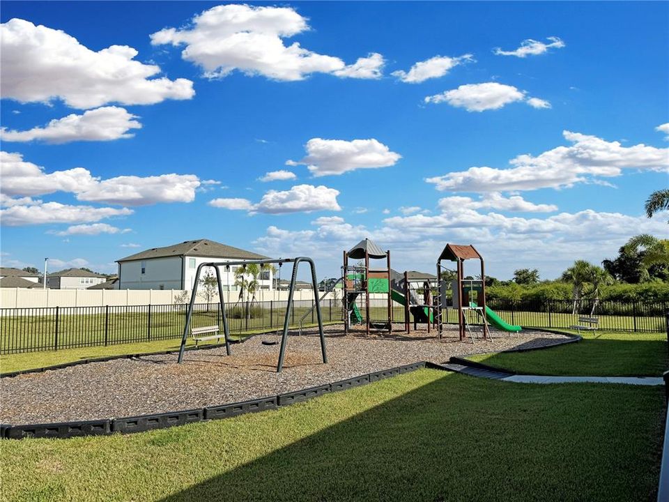 En Renta: $2,100 (3 camas, 2 baños, 2200 Pies cuadrados)