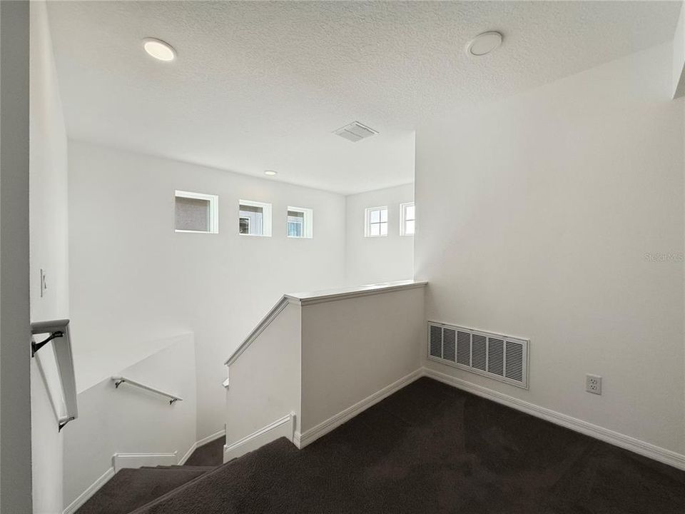 En Renta: $2,100 (3 camas, 2 baños, 2200 Pies cuadrados)