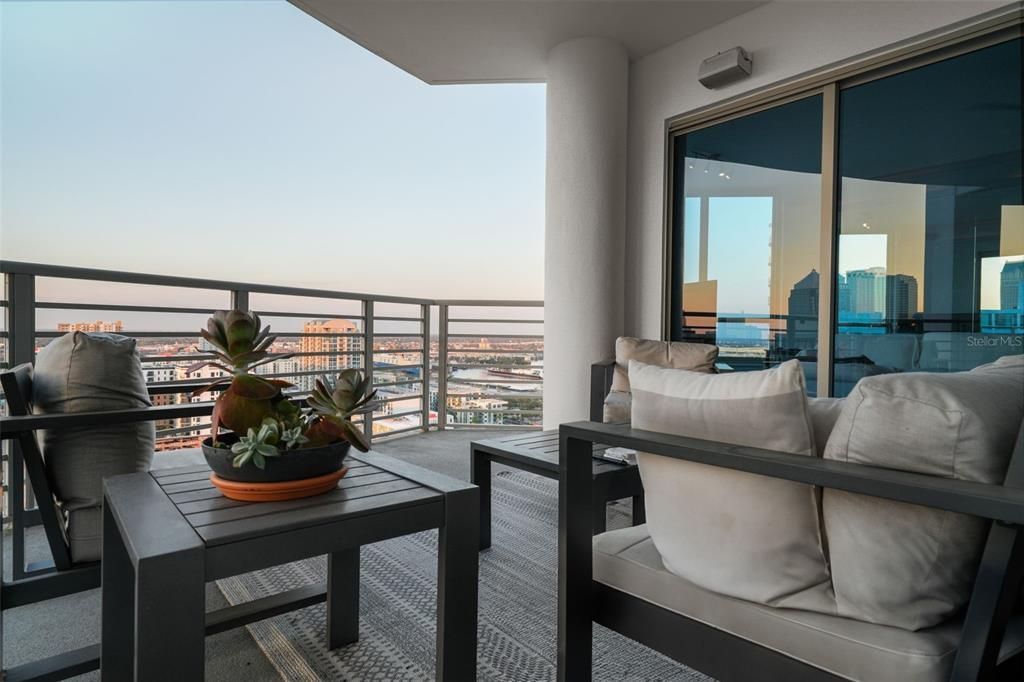 For Rent: $7,200 (3 beds, 3 baths, 2161 Square Feet)