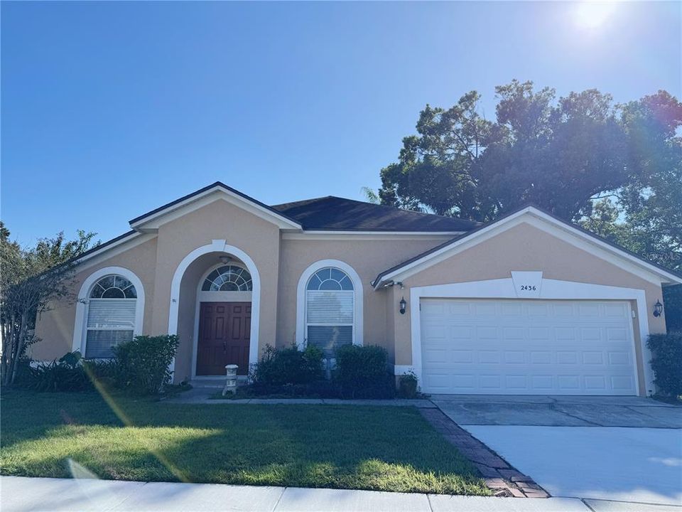 Под контрактом: $2,200 (3 спален, 2 ванн, 1670 Квадратных фут)