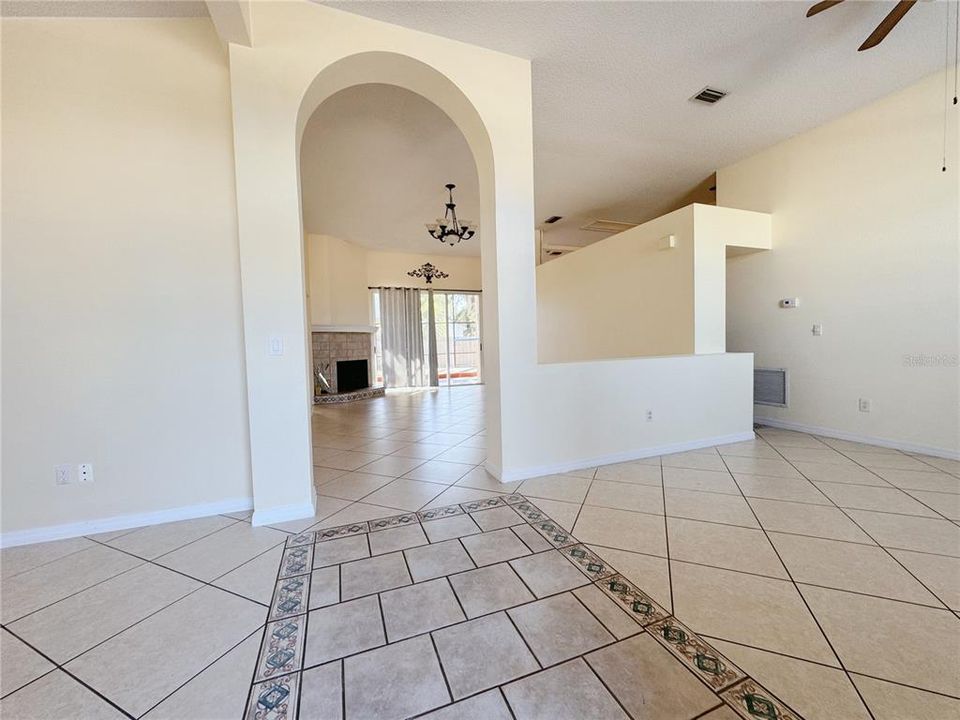 Под контрактом: $2,200 (3 спален, 2 ванн, 1670 Квадратных фут)