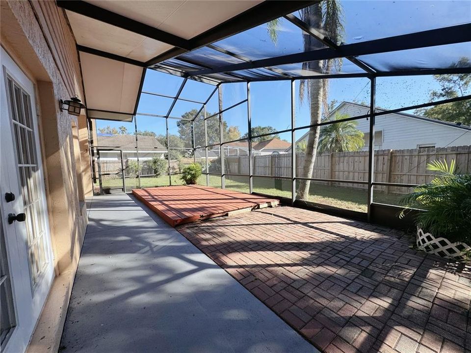 Под контрактом: $2,200 (3 спален, 2 ванн, 1670 Квадратных фут)