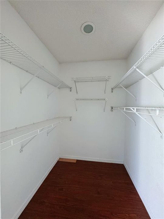 Под контрактом: $2,200 (3 спален, 2 ванн, 1670 Квадратных фут)