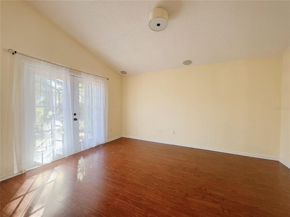 Под контрактом: $2,200 (3 спален, 2 ванн, 1670 Квадратных фут)