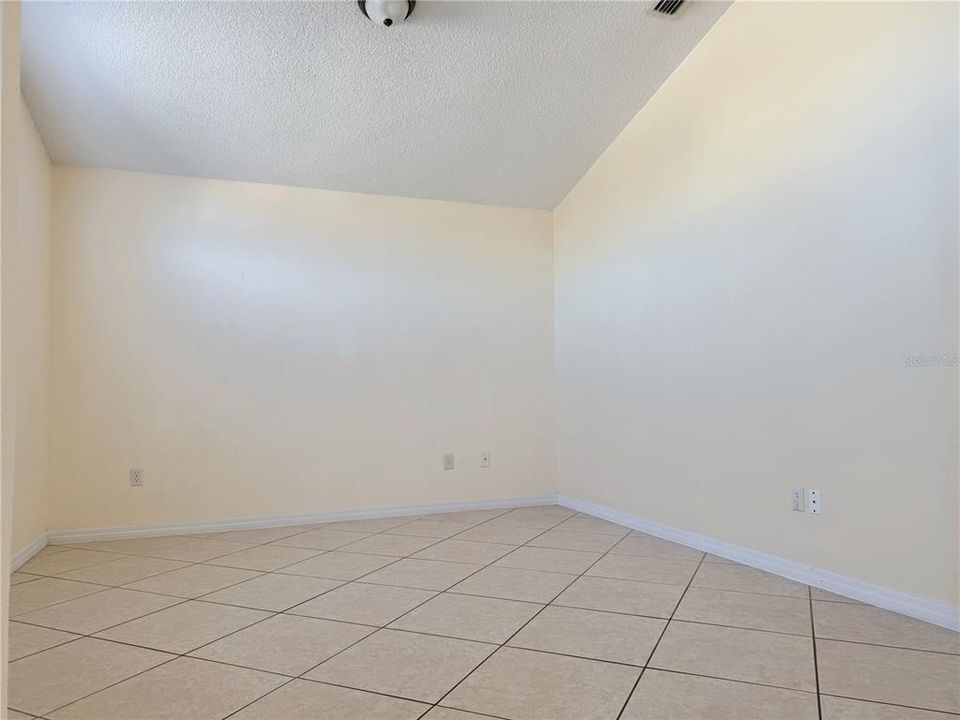 Под контрактом: $2,200 (3 спален, 2 ванн, 1670 Квадратных фут)