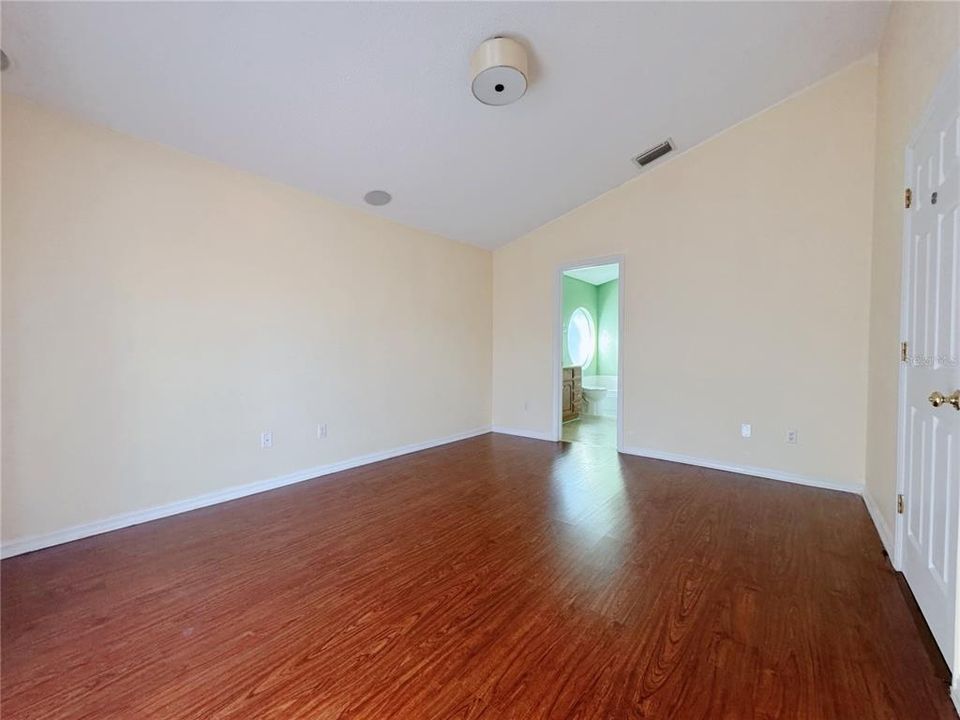 Под контрактом: $2,200 (3 спален, 2 ванн, 1670 Квадратных фут)