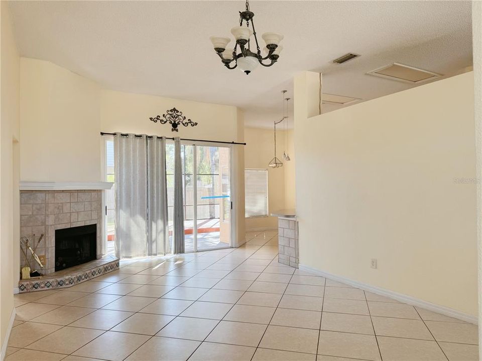 Под контрактом: $2,200 (3 спален, 2 ванн, 1670 Квадратных фут)