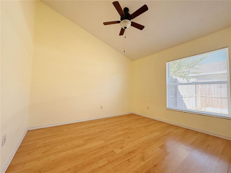 Под контрактом: $2,200 (3 спален, 2 ванн, 1670 Квадратных фут)