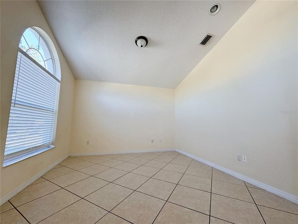 Под контрактом: $2,200 (3 спален, 2 ванн, 1670 Квадратных фут)