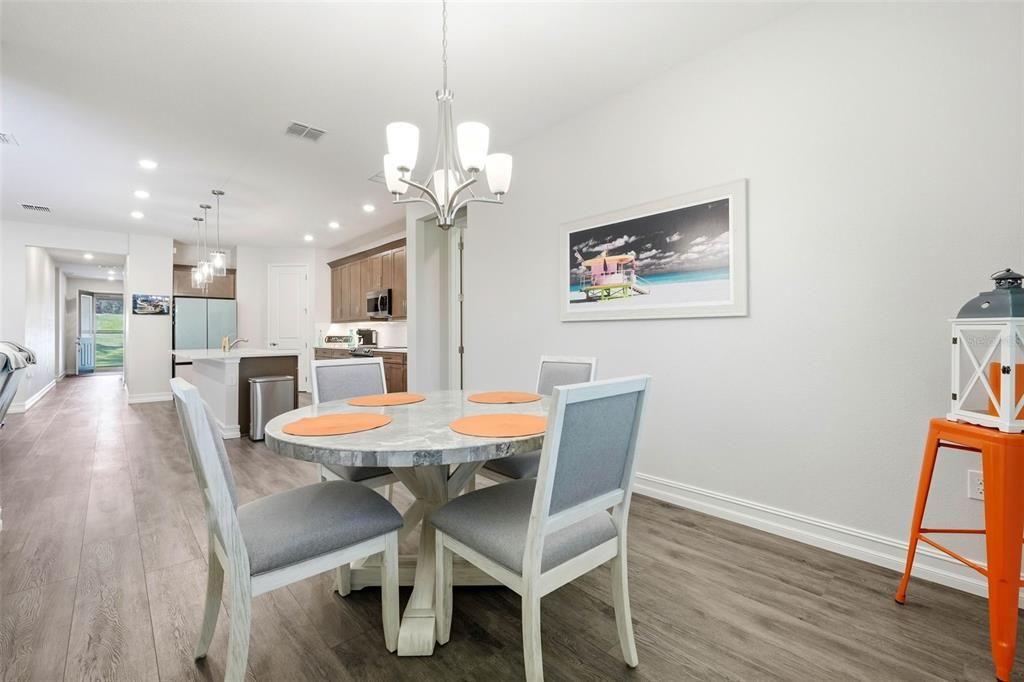 En Venta: $469,900 (4 camas, 2 baños, 2146 Pies cuadrados)